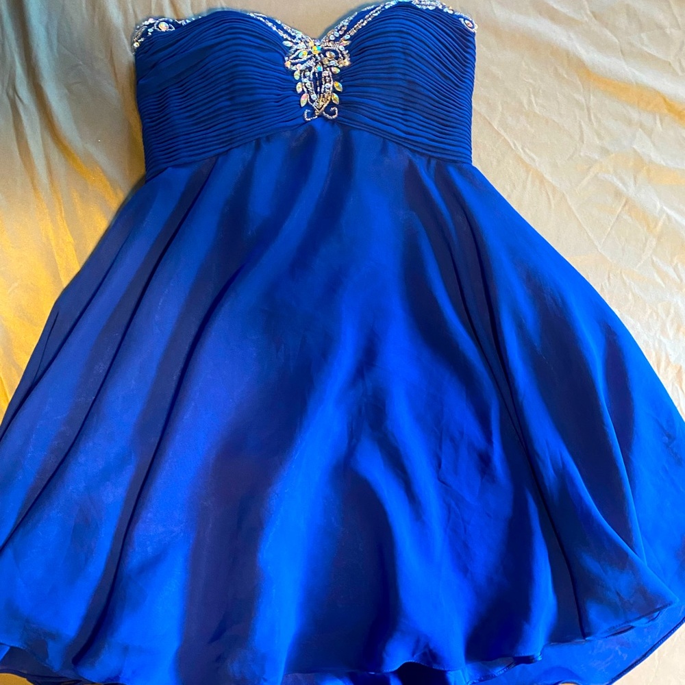Damas homecoming dress size small used- good condition